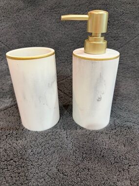 SUNDAY CITIZEN Resin Bath Set - White Marble Look with Gold Accents
